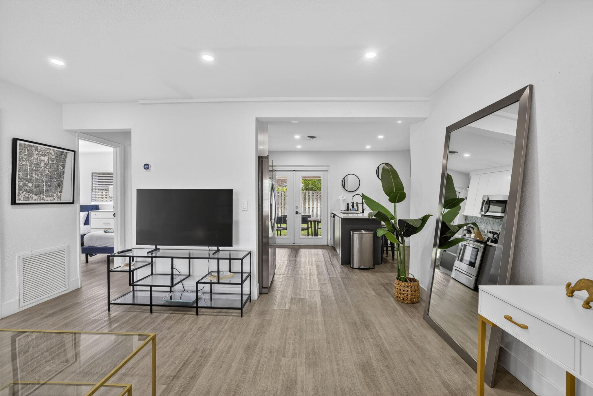 View photos, virtual tours, details... 4601 NE 4th Avenue