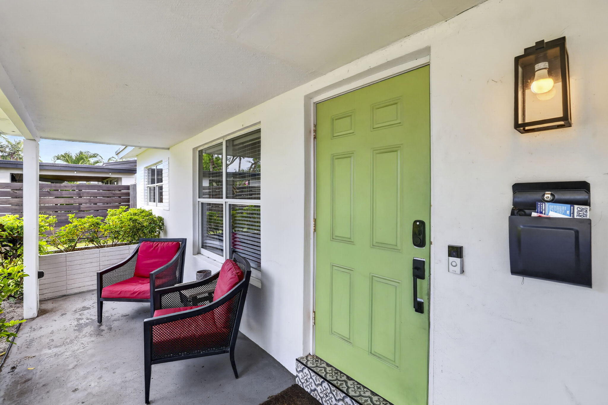 View photos, virtual tours, details... 4601 NE 4th Avenue