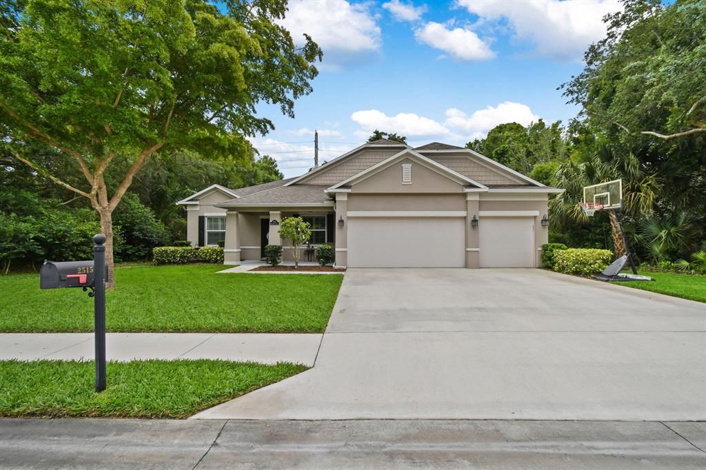 Photo of 2515 Madewood Drive, Fort Pierce, FL 34981 (MLS # R10792457)