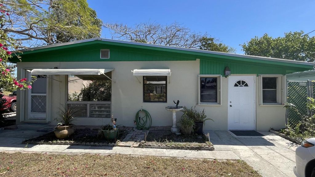Photo of 501 Emil Drive, Fort Pierce, FL 34982 (MLS # R10977812)