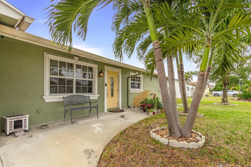 Photo of 6581 Massachusetts Drive, Lake Worth, FL 33462 (MLS # R11039006)