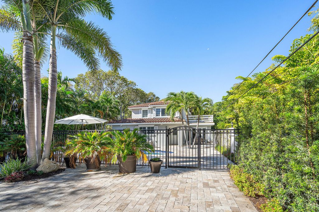 Photo of 820 Palm Trail, Delray Beach, FL 33483 (MLS # B26006800)