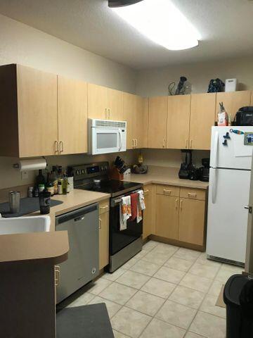 RESIDENCES OF BELMONT AT - Residential Lease