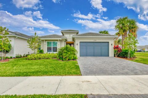 Single Family Residence in Palm Beach Gardens FL 12707 Nautilus Circle Cir.jpg