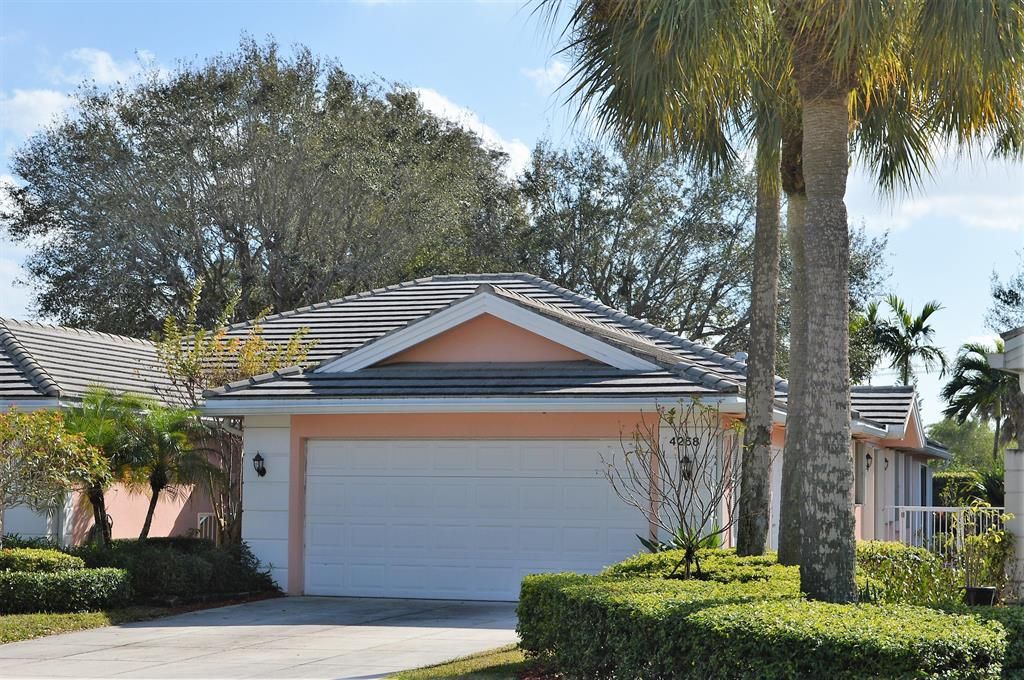 Photo of 4268 Royal Oak Drive, Palm Beach Gardens, FL 33410 (MLS # R10689192)