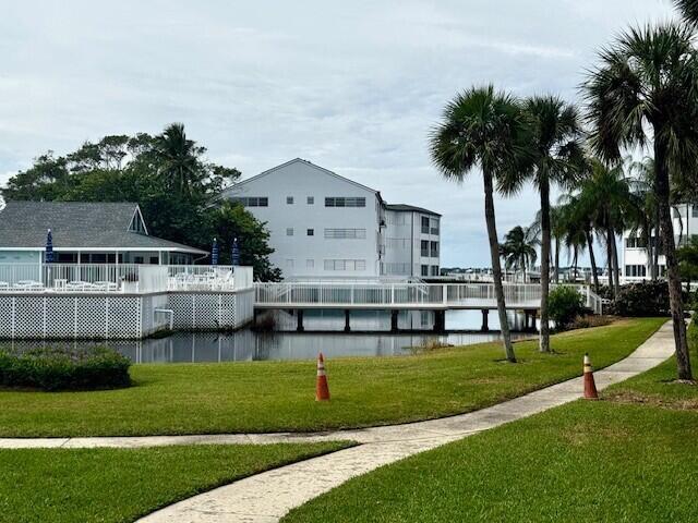 HUTCHINSON HOUSE CONDO - Residential