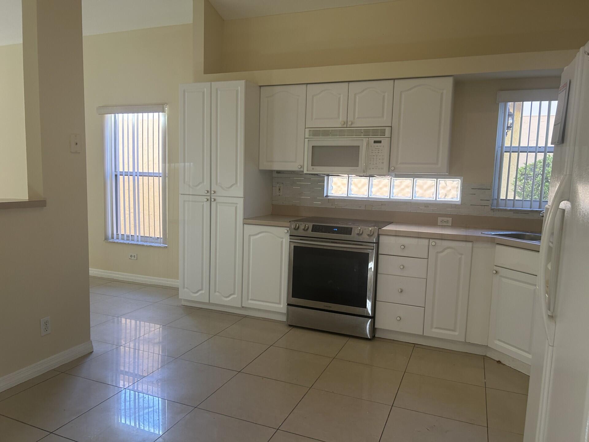 WOODBINE PAR H - Residential Lease