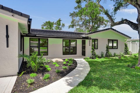 Tiny photo for 669 SW 3rd Street, Boca Raton, FL 33486 (MLS # B26029274)