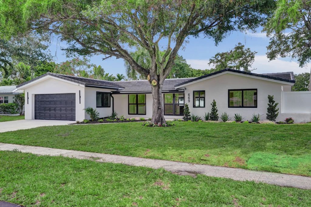 Photo of 669 SW 3rd Street, Boca Raton, FL 33486 (MLS # B26029274)