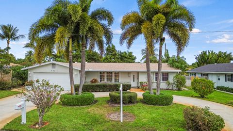 Photo of 723 SW 27th Terrace, Boynton Beach, FL 33435 (MLS # R11160000)