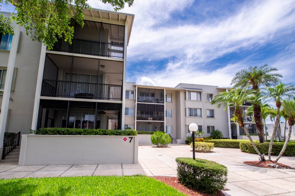 Photo of 11811 Avenue Of The Pga #7-3b, Palm Beach Gardens, FL 33418 (MLS # B26048529)