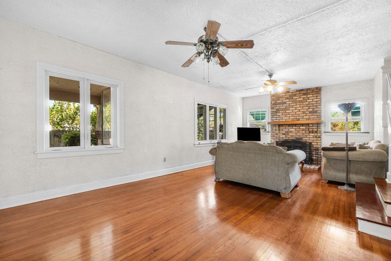 728 Avon Road