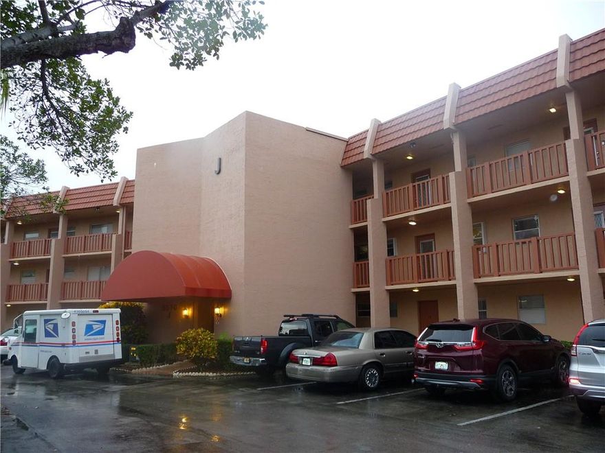 BEAUTIFUL WATER VIEW OF STRANAHAN RIVER FROM UPDATED APARTMENT, FOYER, ENCLOSED BALCONY, IMPACT WINDOWS ALL BUT ENCLOSED BALCONY & ENTRY DOOR, ONE AND A HALF BATHS, COUNTERTOP DISHWASHER, NO LEASING FIRST YEAR OF OWNERSHIP AND 10% LIMIT OR UP TO 5 RENTALS IN BUILDING J ONLY, MONTHLY FEE IS $432 CONSISTS OF BLDG MAINT OF $253.;REC LEASE $65;LAND LEASE $114.25(GOES UP EVERY 5 YEARS W/COST OF LIVING), CLUBHOUSE WITH EXERCISE ROOM, 3 POOLS, TENNIS, AND BBQ PAVILIONS, GREAT LOCATION, COME & ENJOY!