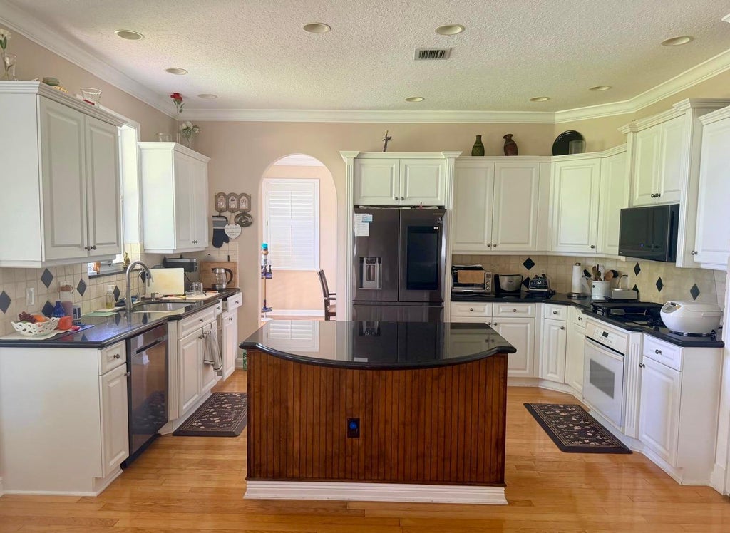 Photo of 2285 Ridgewood Circle, Royal Palm Beach, FL 33411 (MLS # B26036264)