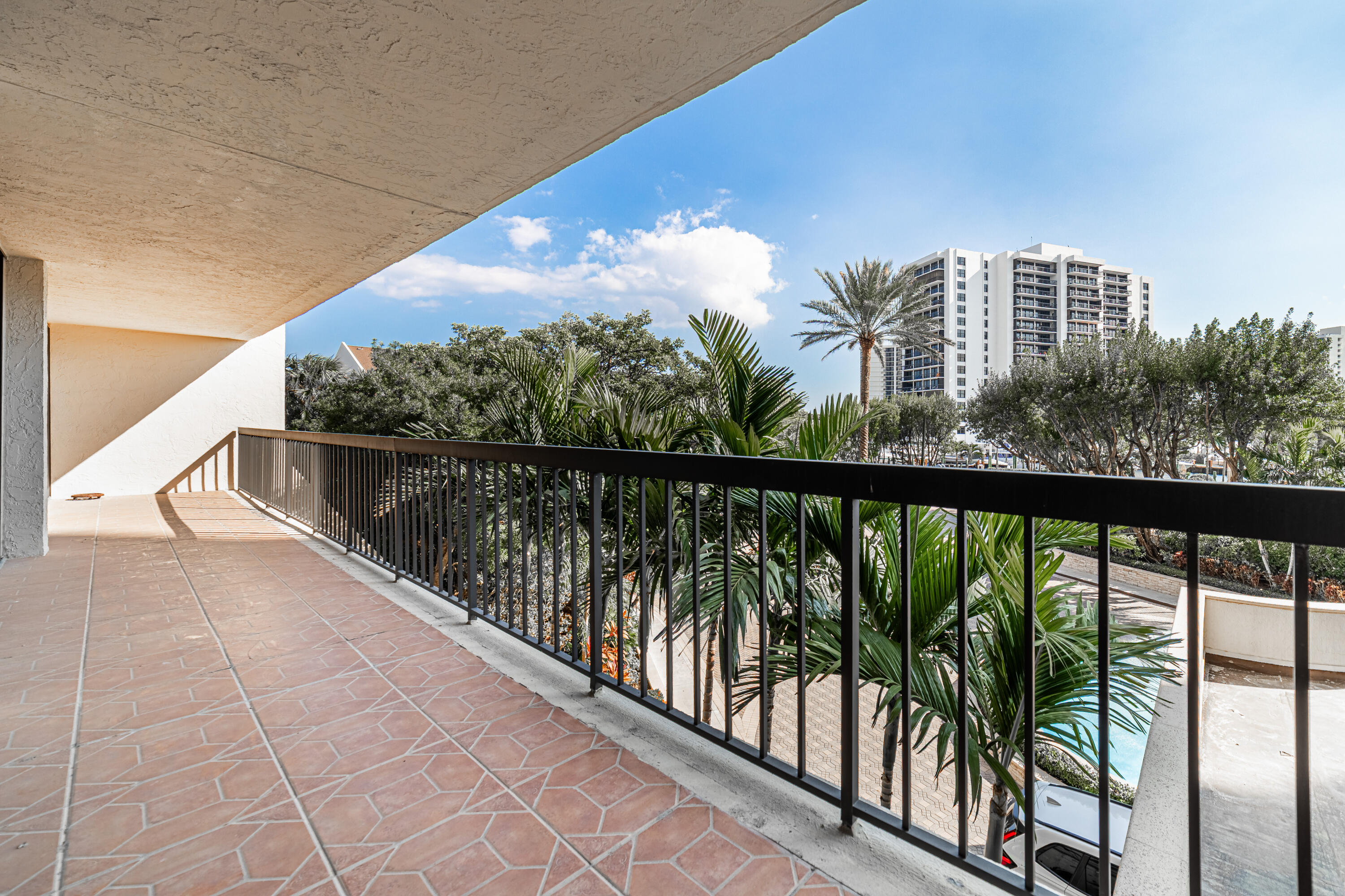 BRAEMAR ISLE CONDO - Residential