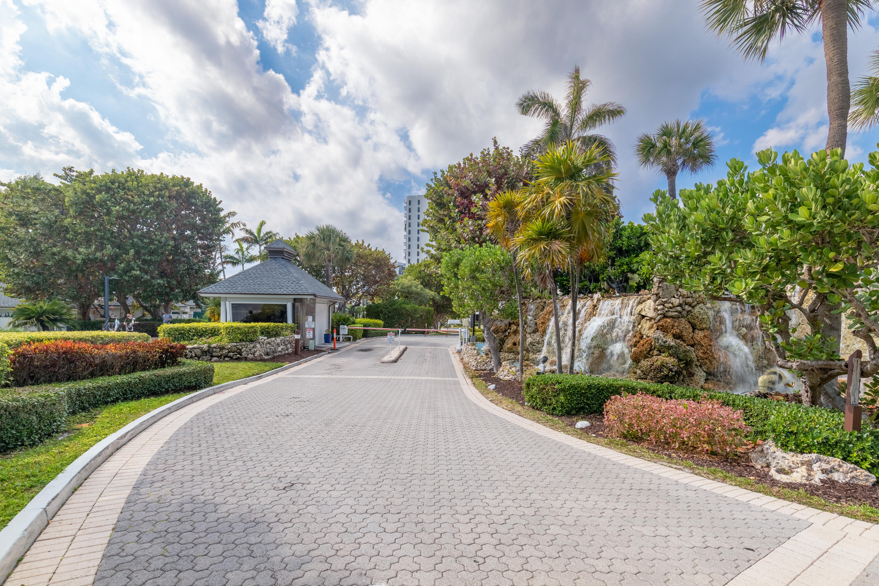 BRAEMAR ISLE CONDO - Residential