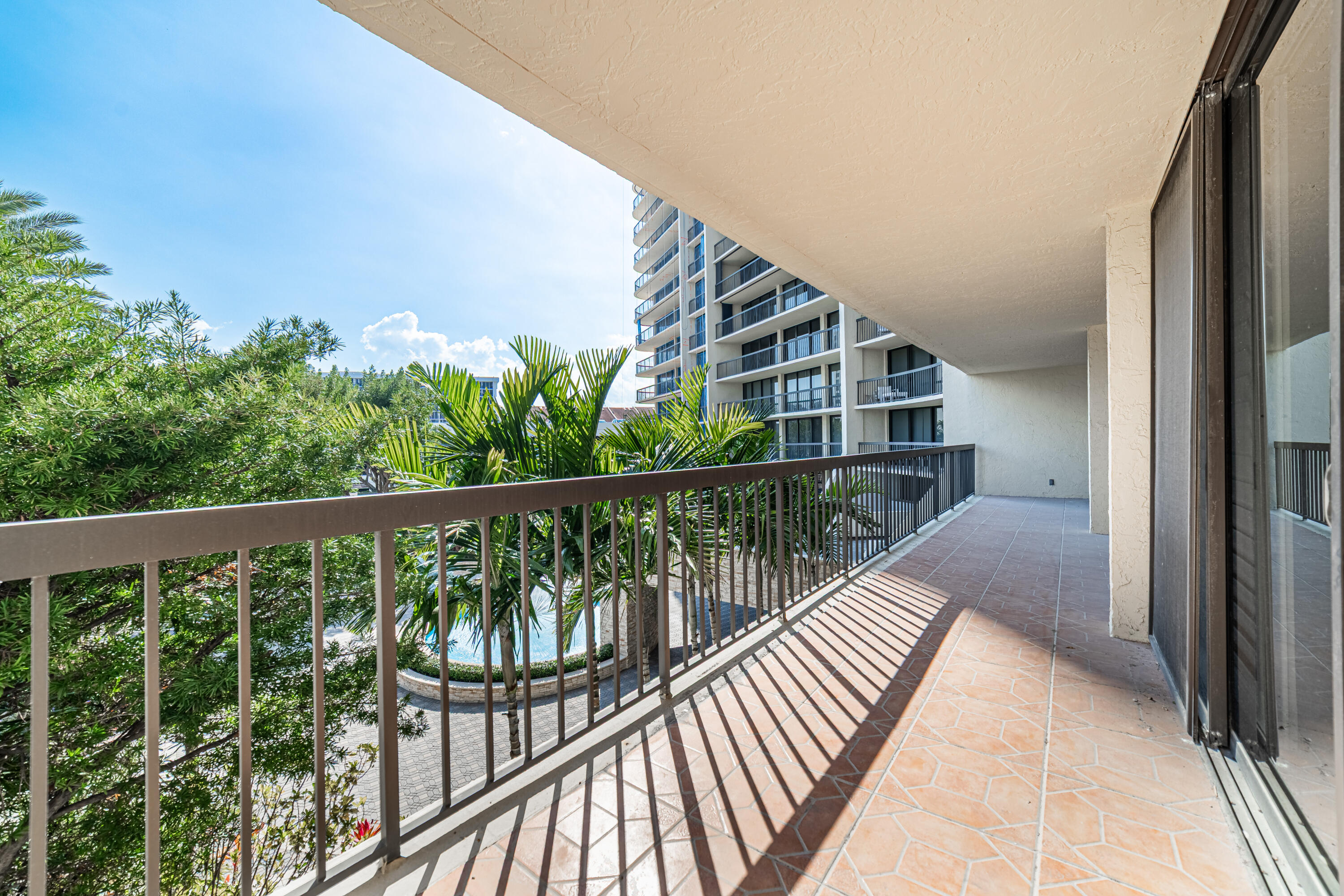 BRAEMAR ISLE CONDO - Residential