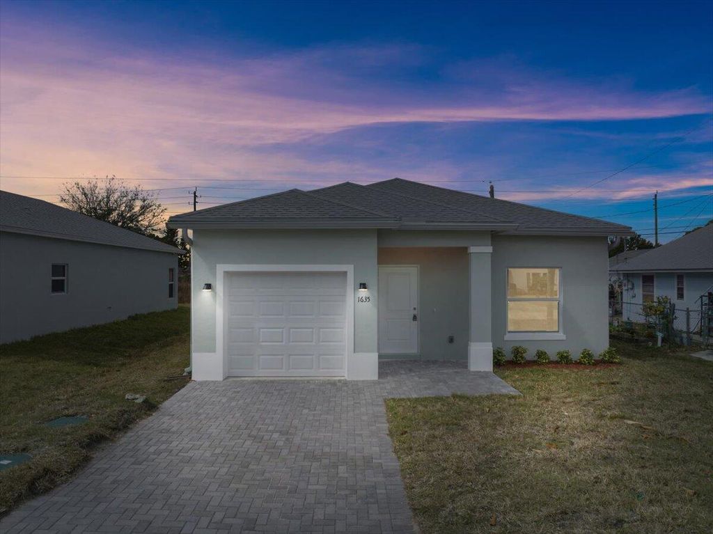 Photo of 1635 19th Avenue SW, Vero Beach, FL 32962 (MLS # R11164421)