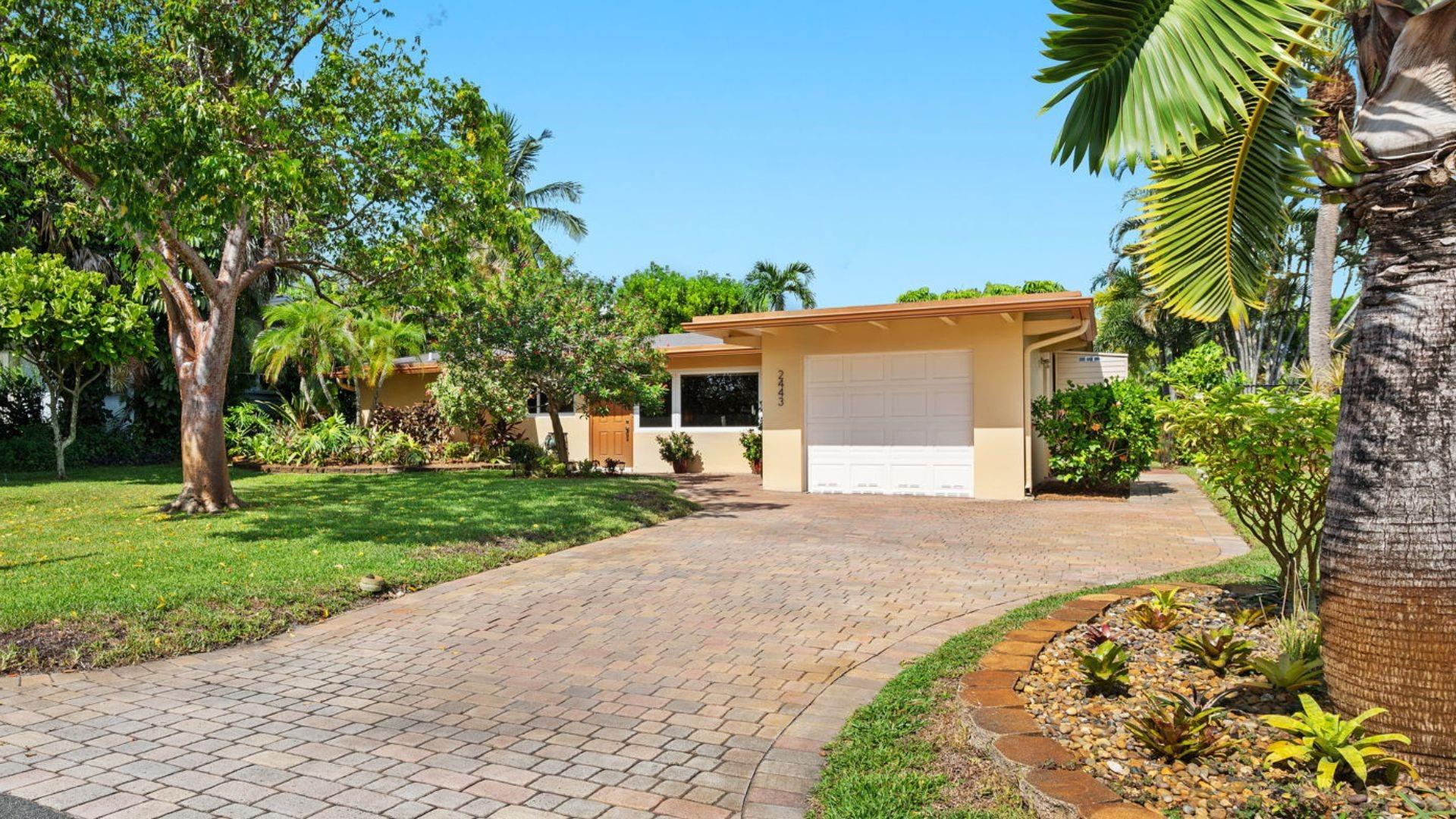 2443 Sugarloaf Ln