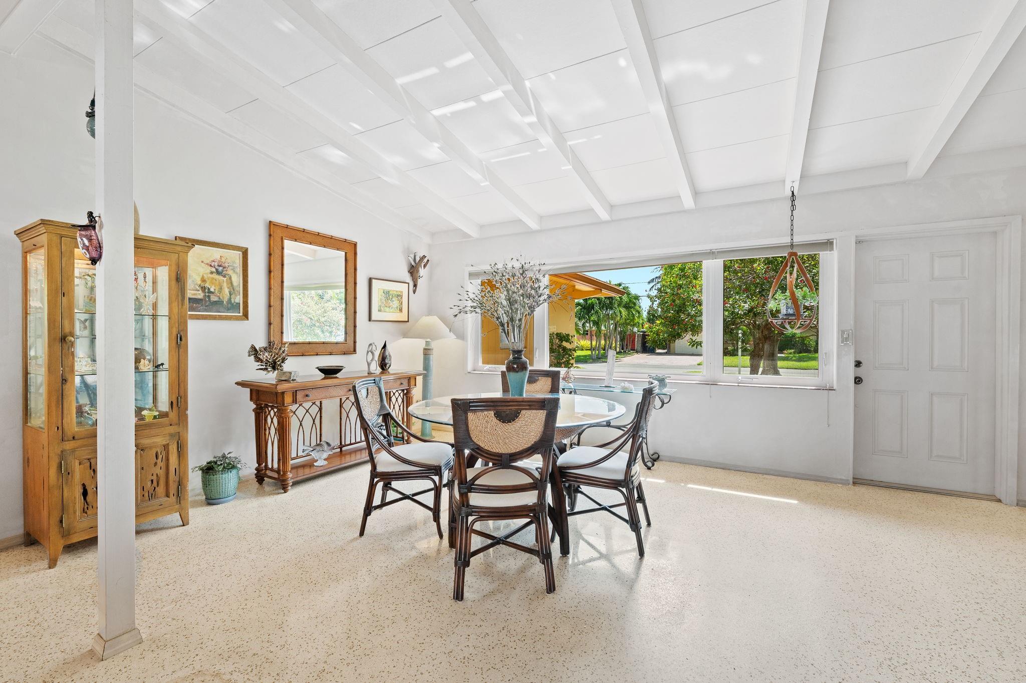 2443 Sugarloaf Ln