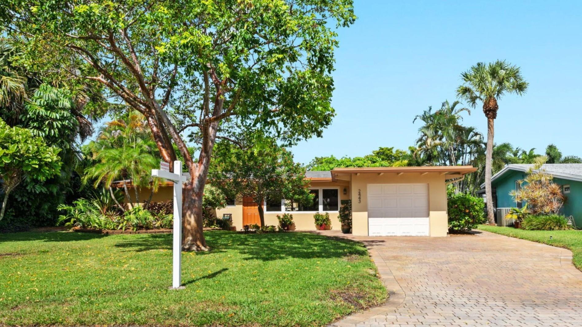 2443 Sugarloaf Ln