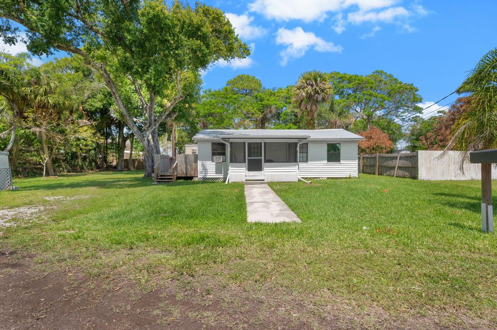 Photo of 390 Baysinger Avenue, Fort Pierce, FL 34982 (MLS # B26014473)