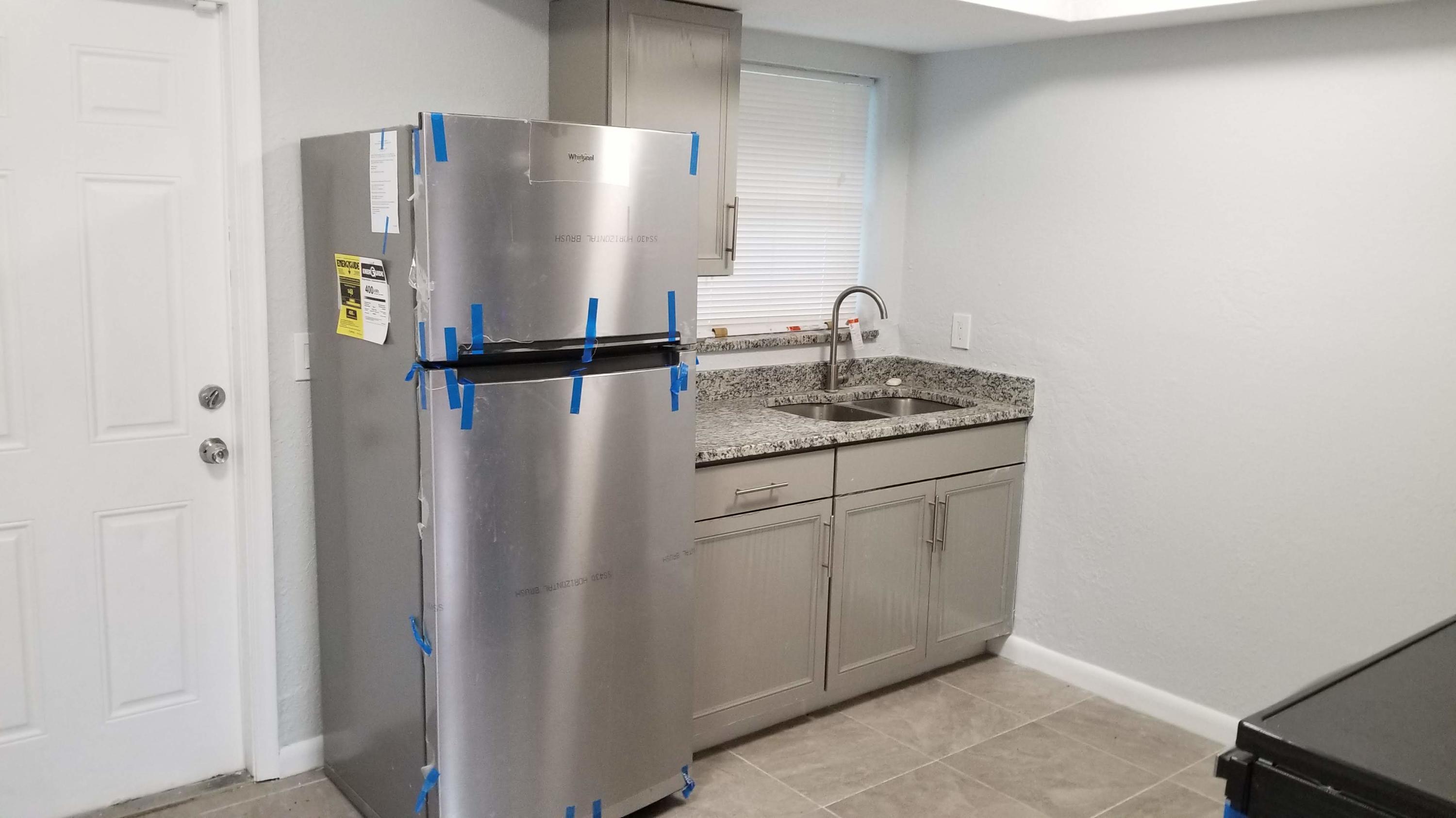 MODEL LAND CO - Residential Lease