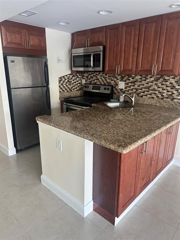 LAUDERDALE TOWER - Residential