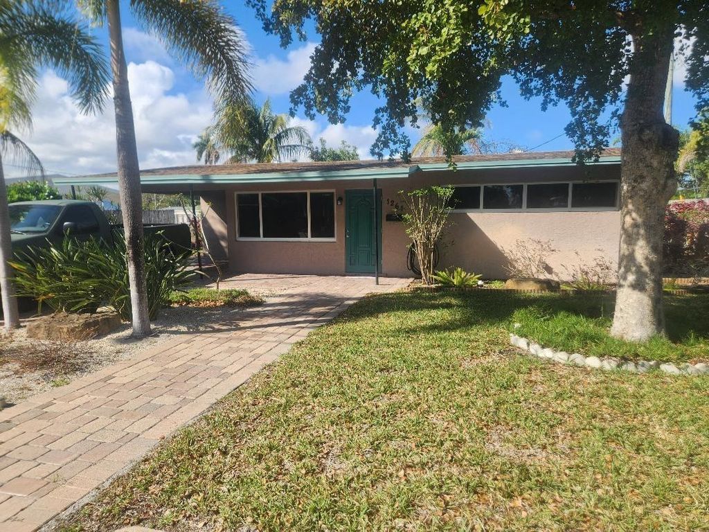 Photo of 1261 NE 2nd Street, Pompano Beach, FL 33060 (MLS # F10555705)