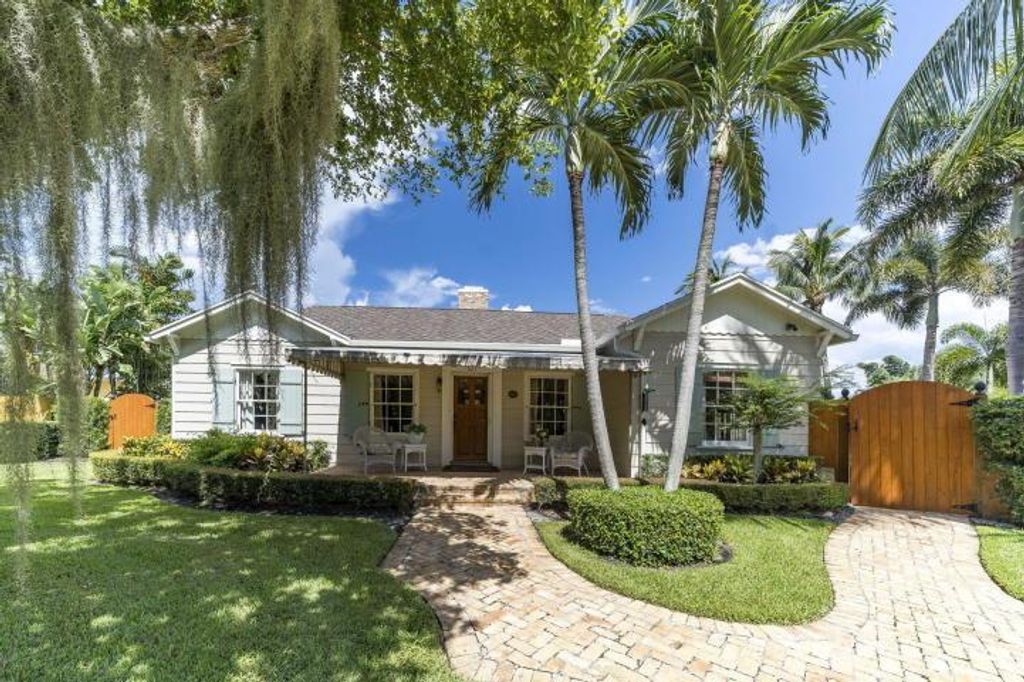 Photo of 521 N Swinton Avenue, Delray Beach, FL 33444 (MLS # R10711435)