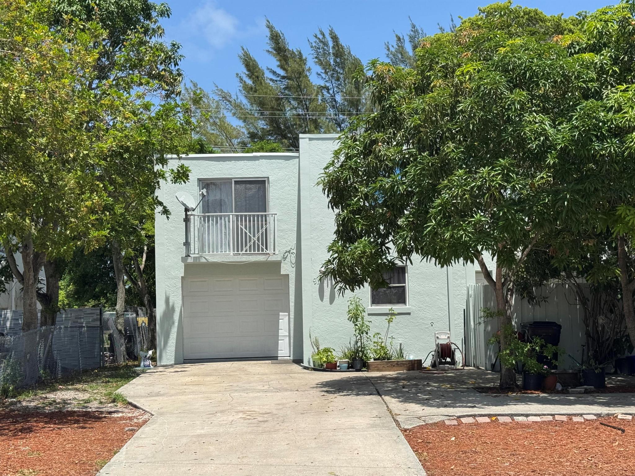 2 STORY TOWNHOUSE DUPLEX. EACH UNIT FEATURES A LARGE 3 BEDROOMS AND 2 BATHROOMS. THE SPACIOUS 1 CAR GARAGE PER UNIT COULD BE TURNED INTO AN EXTRA BEDROOM. SEPARATE ELECTRIC AND WATER METERS. TENANTS ARE MONTH TO MONTH. CERAMIC TILE THROUGHOUT IN BOTH UNITS. FEW MINUTES AWAY FROM I-95, DOWNTOWN LAKE WORTH AND ABUNDANT SHOPPING.