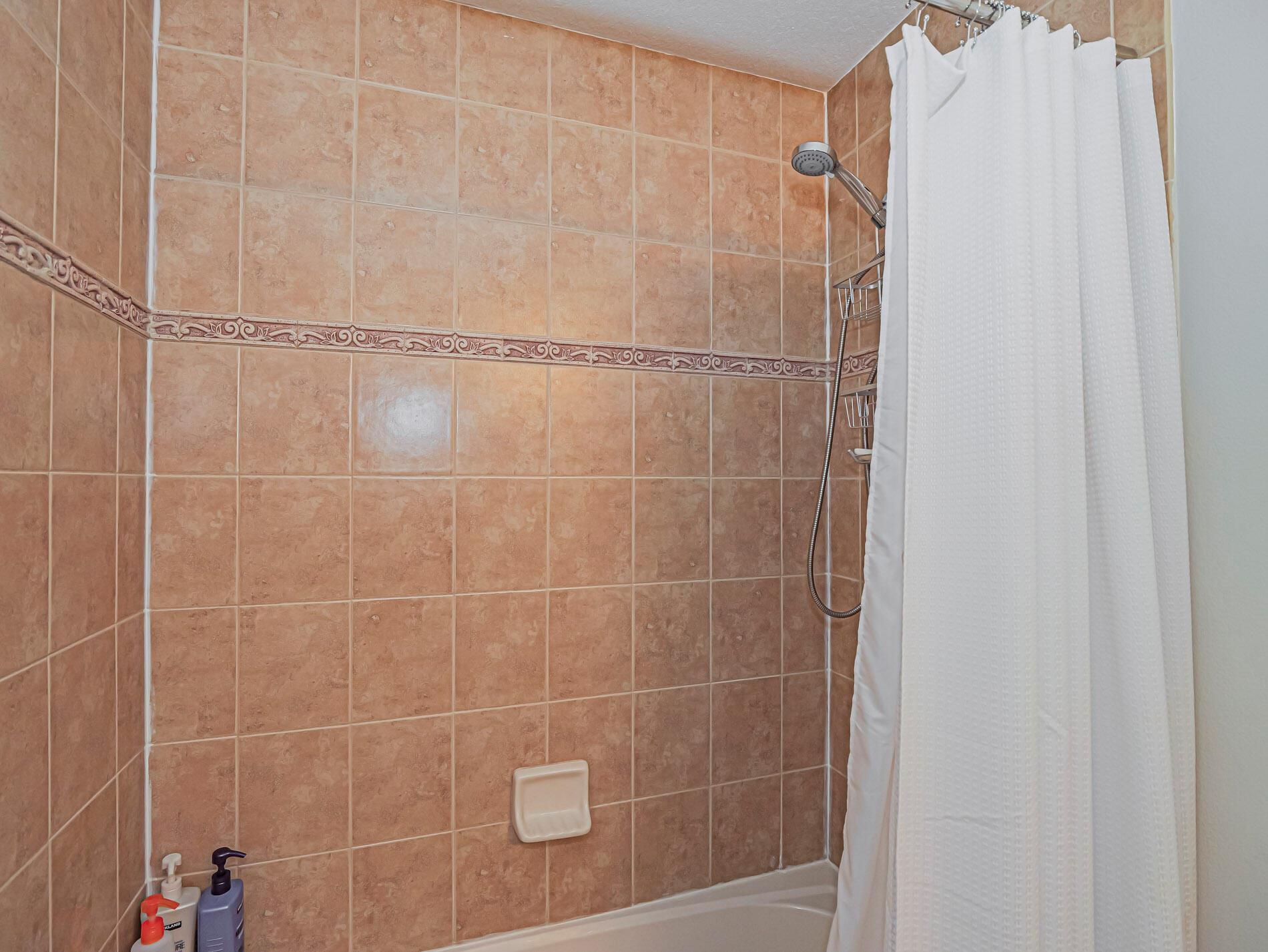 VEROLAGO - Residential Lease