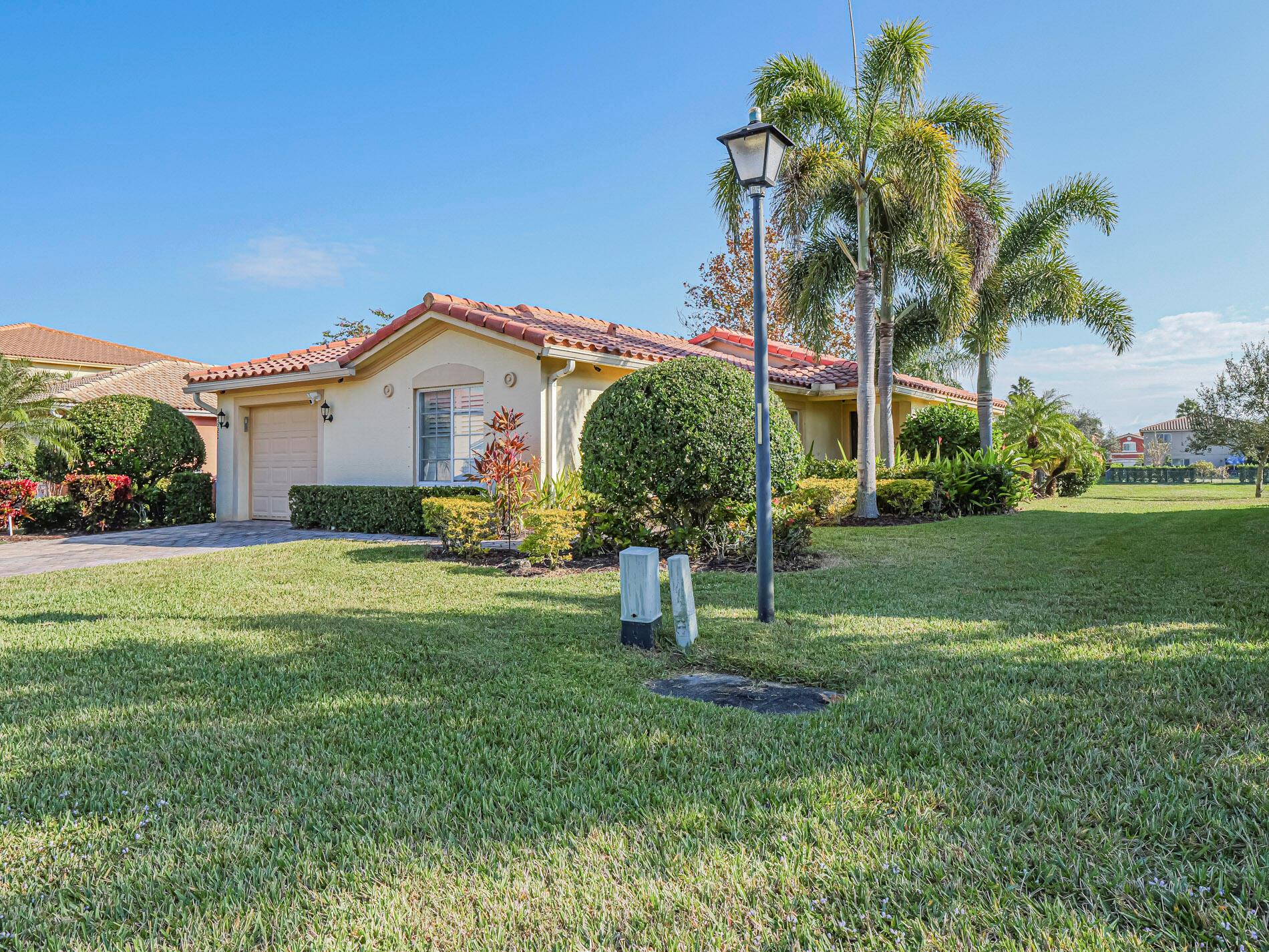 VEROLAGO - Residential Lease