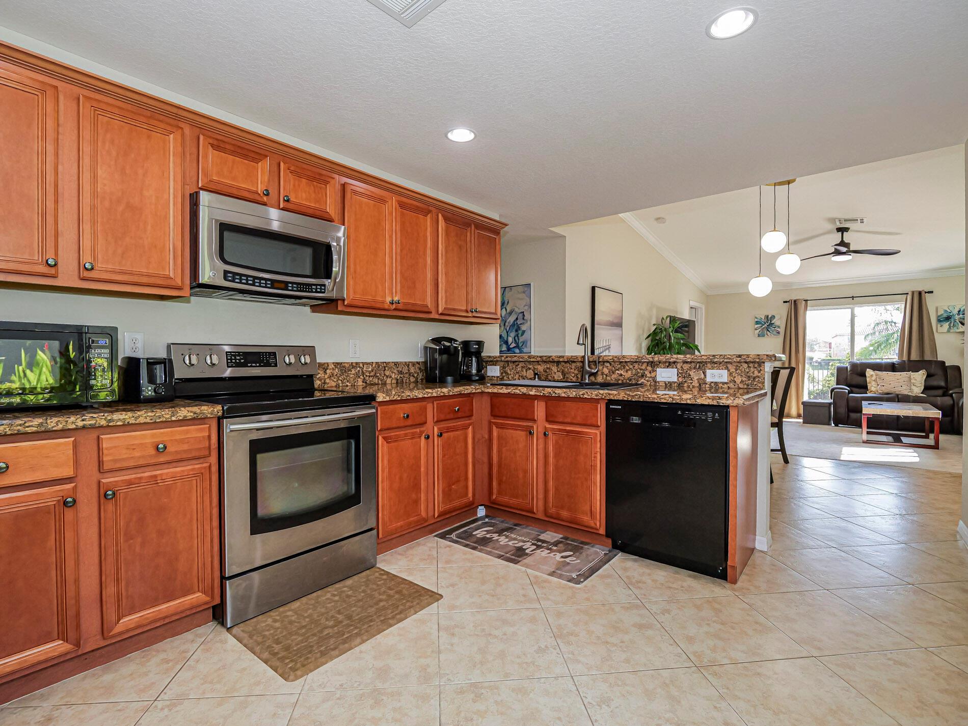 VEROLAGO - Residential Lease