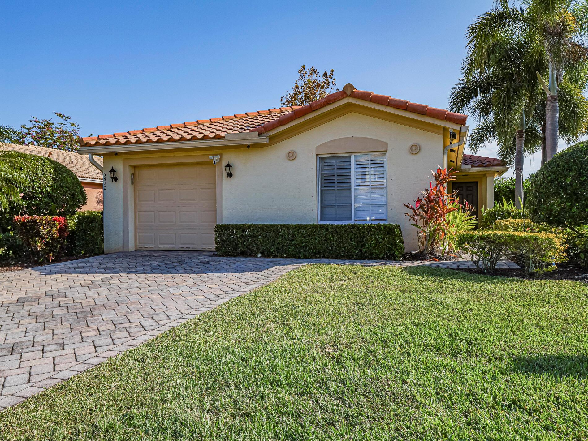 VEROLAGO - Residential Lease