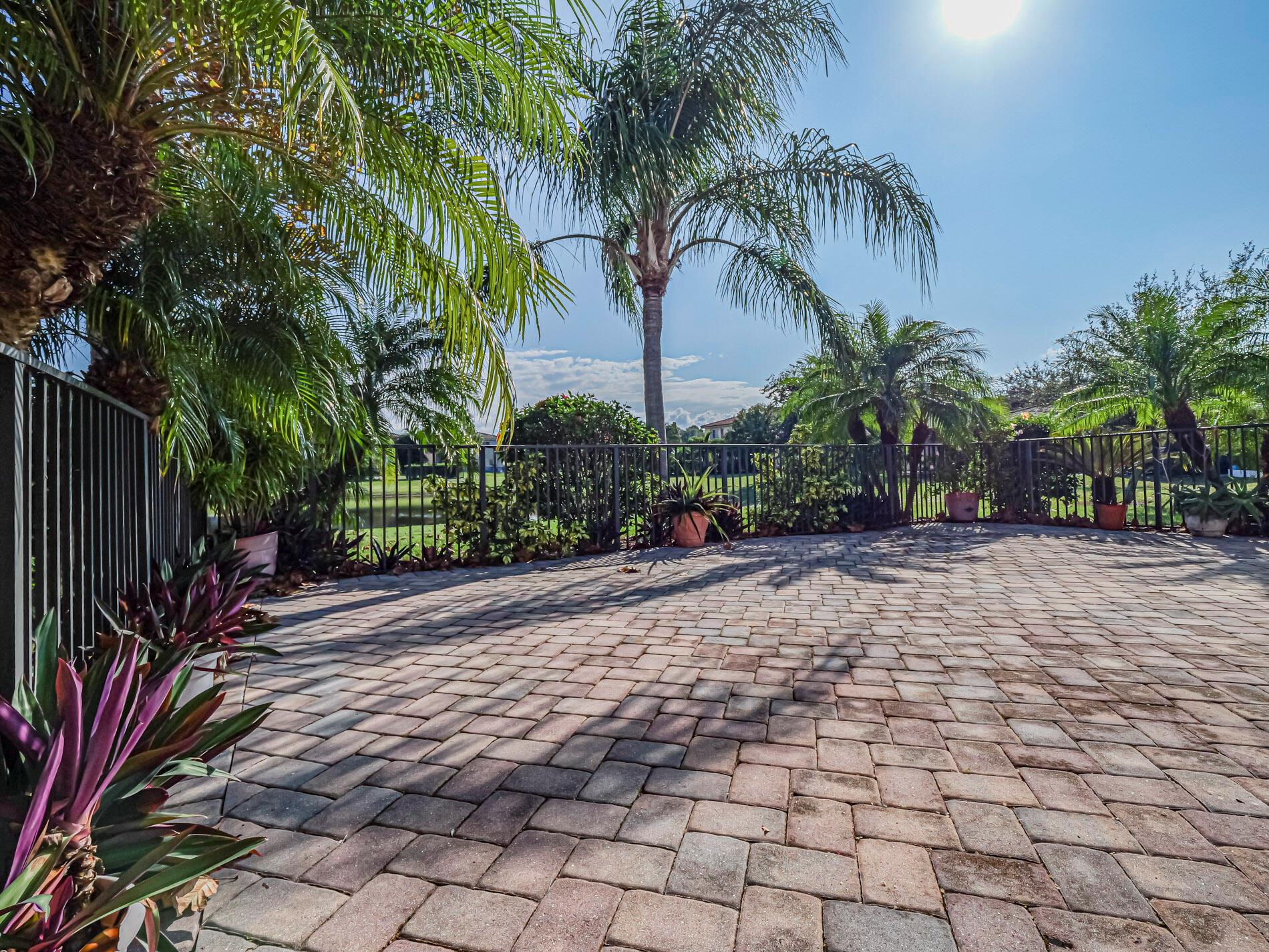 VEROLAGO - Residential Lease