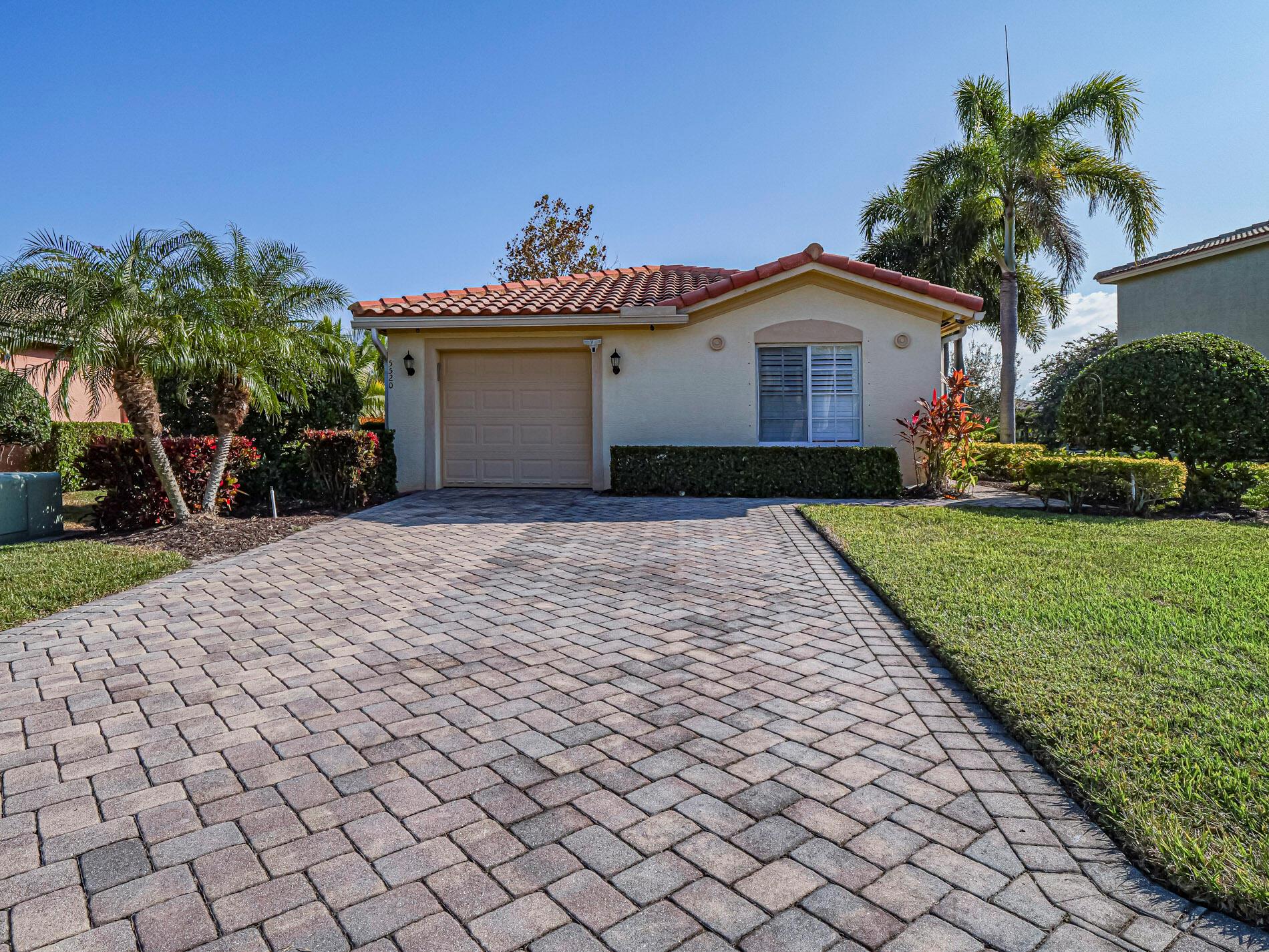 VEROLAGO - Residential Lease