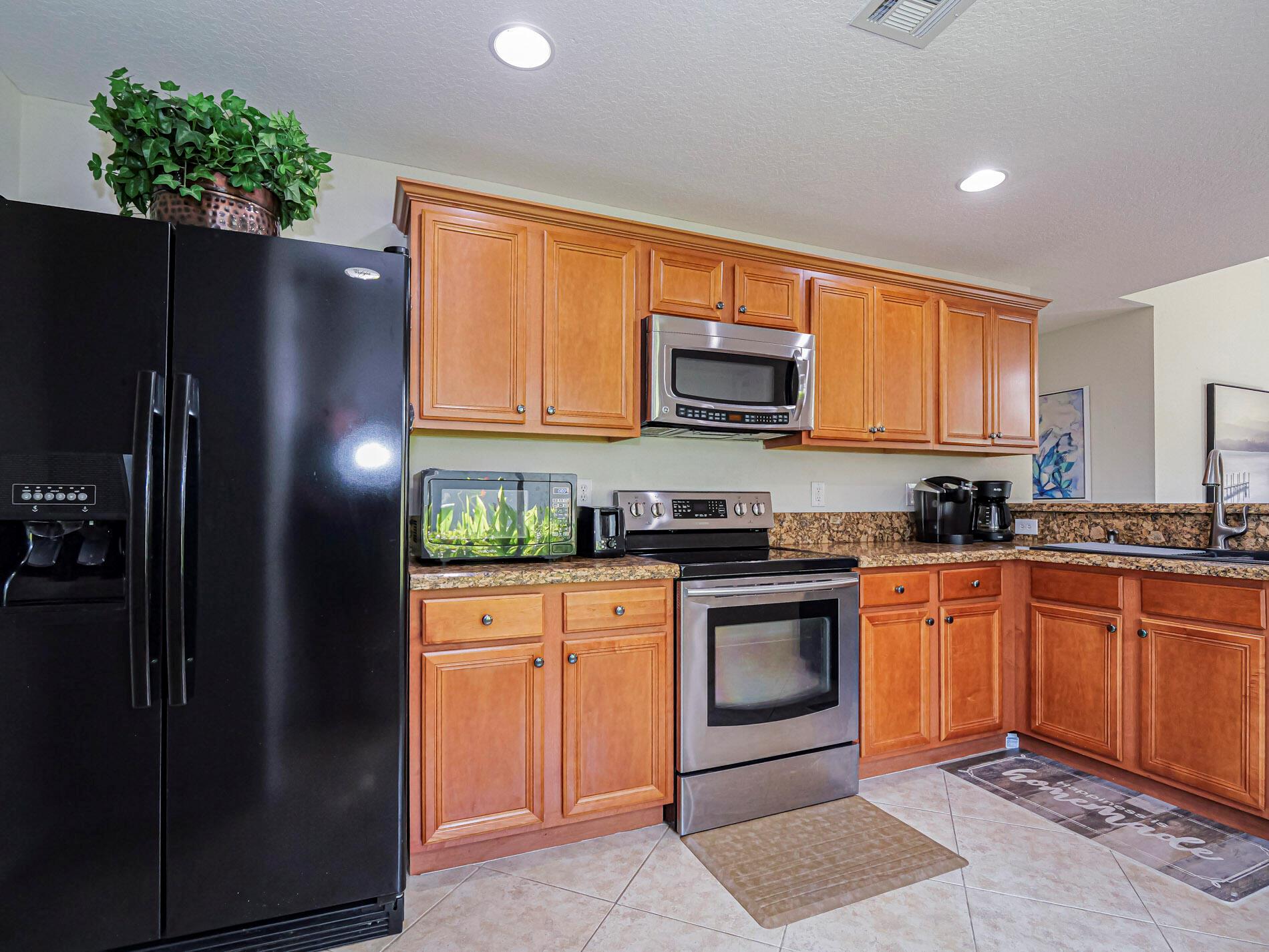 VEROLAGO - Residential Lease