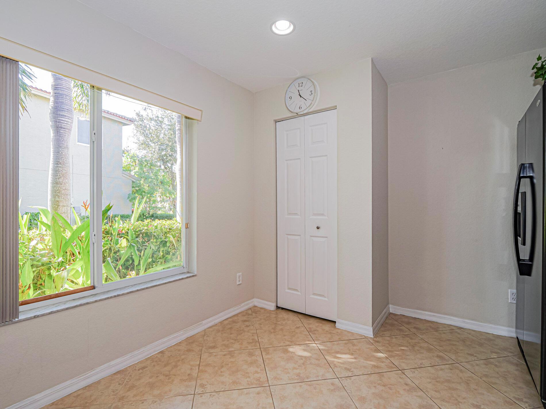 VEROLAGO - Residential Lease