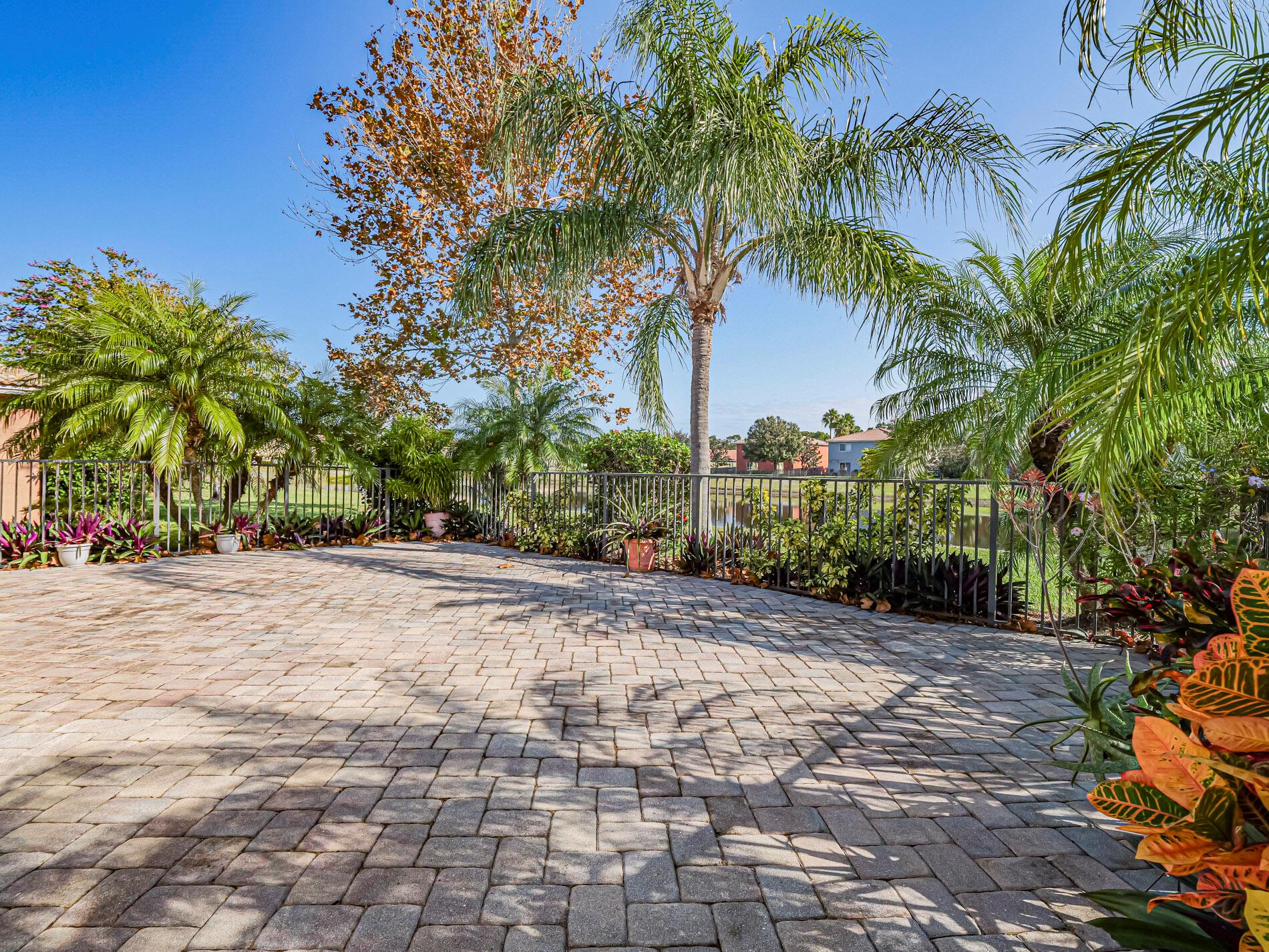 VEROLAGO - Residential Lease