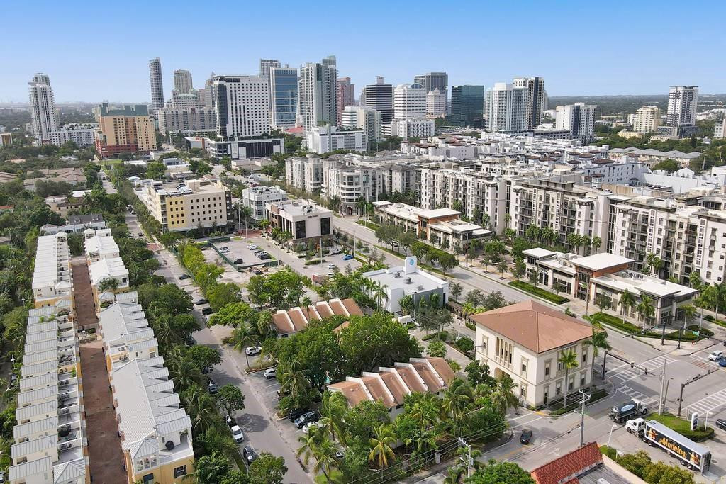 7 EAST TOWNHOMES - Residential