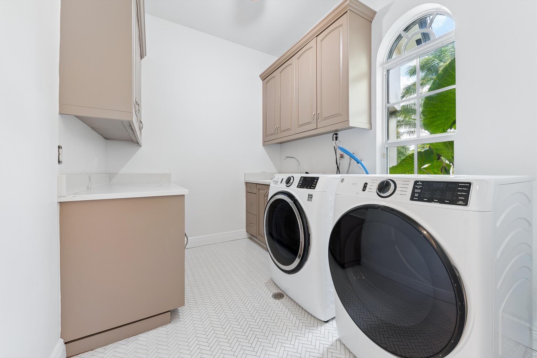 BANYAN ESTATES - Residential