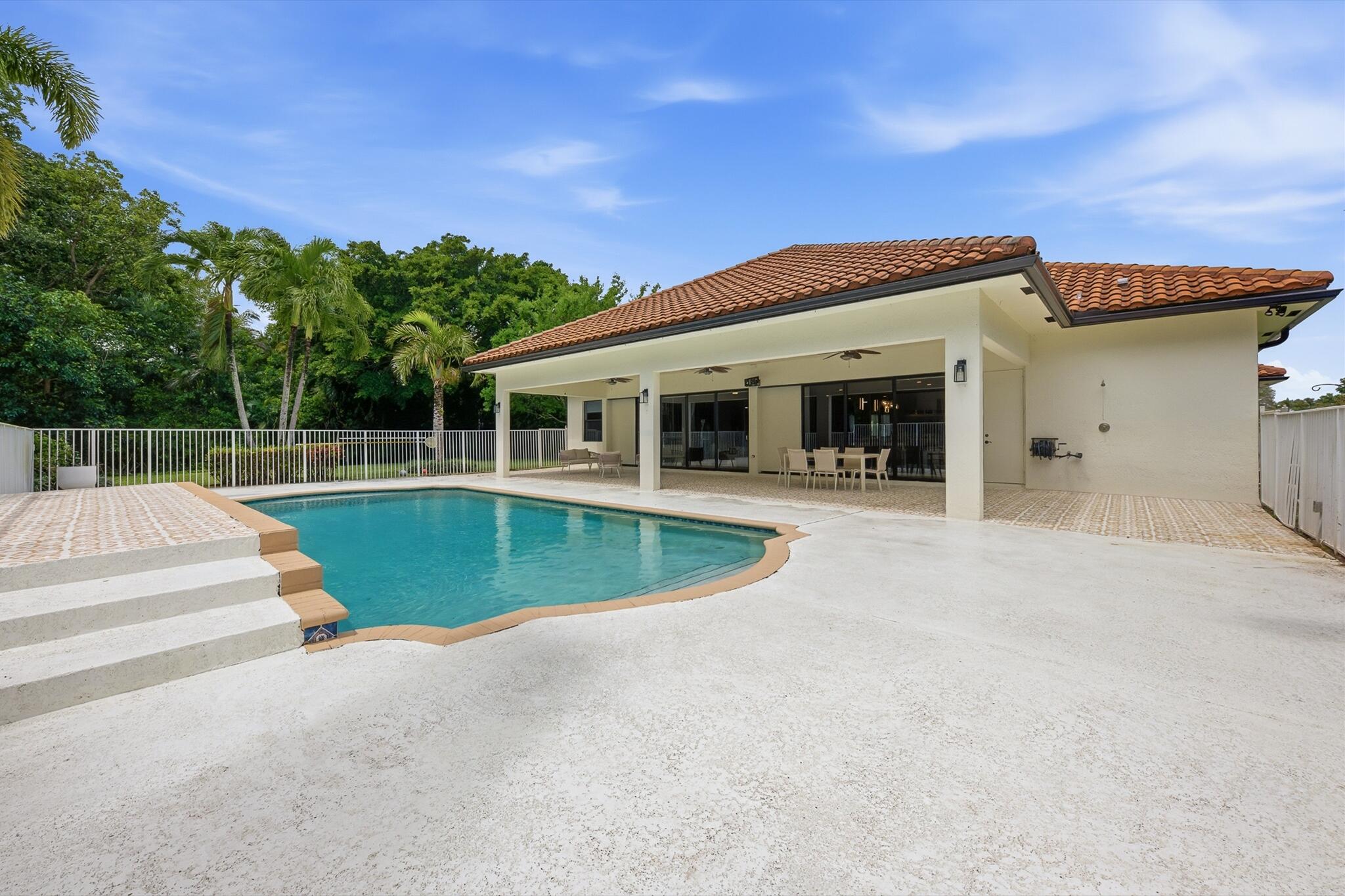BANYAN ESTATES - Residential