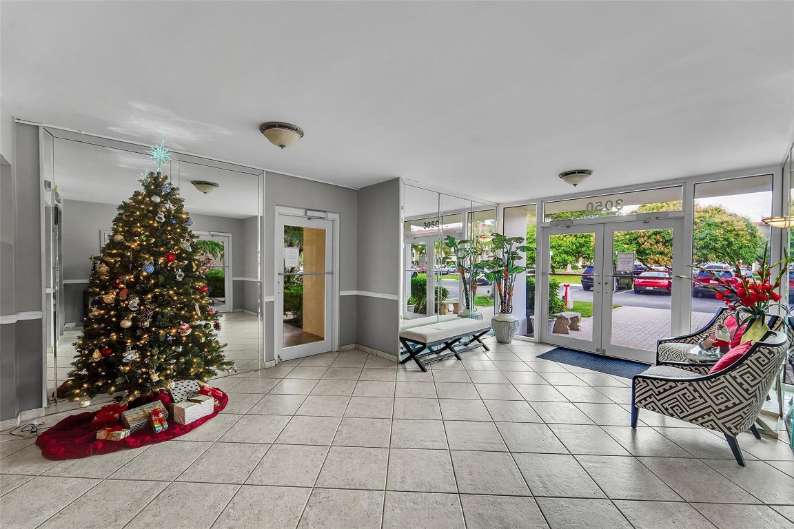 PALM- AIRE AT CORAL KEY - Residential