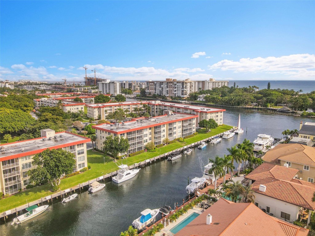 PALM- AIRE AT CORAL KEY - Residential