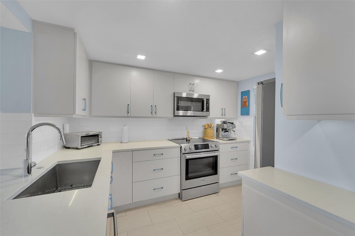 PALM- AIRE AT CORAL KEY - Residential