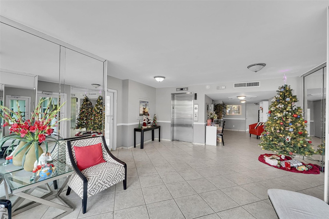 PALM- AIRE AT CORAL KEY - Residential