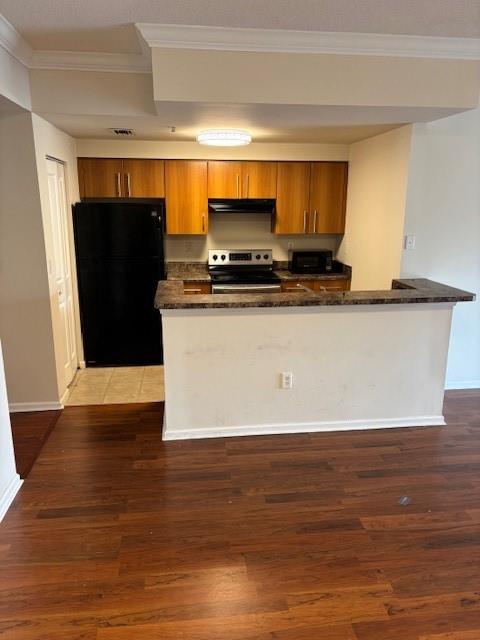 Very nice and spacious 3x2 (Just bring your clothes) in Poinciana, good size bedrooms, large closets and open kitchen. wood/laminate in rooms and stairs. large laundry room with full size washer/dryer. Good location within the community next to the club house, gym and mail room, unit across pool. Water included. Near shopping a couple of blocks from Walmart, Target, Promenade mall, And others. Minimum 600 credit score per HOA. two wees approval Unit come with enclosed one car garage.