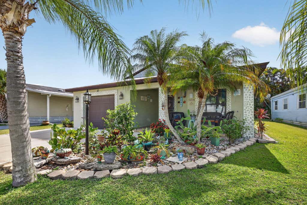 Photo of 11 SE Flamenco Way, Port Saint Lucie, FL 34952 (MLS # B26050165)