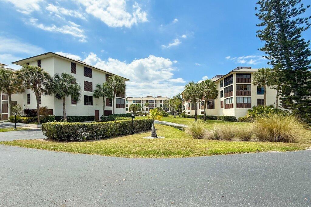ST LUCIE CLUB AND APARTMENT HOMES CONDO - Residential